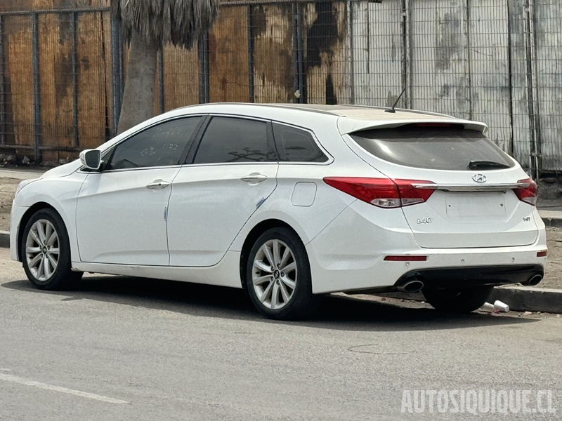 Archivo:Hyundai i40 wagon 01-2012 - 01-2015 rear.jpeg