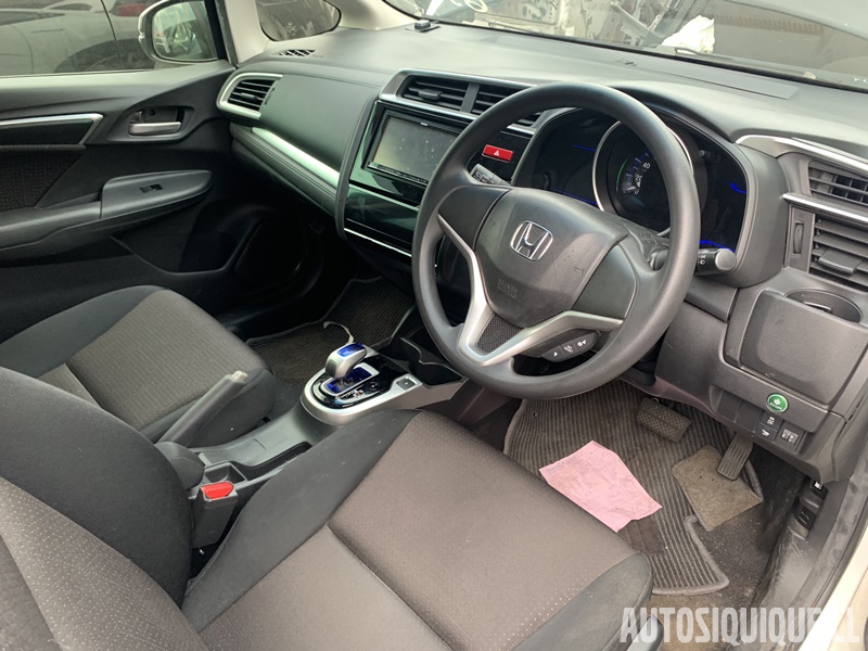 Archivo:Honda Fit Hybrid 2da gen interior.jpeg