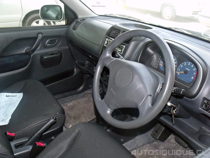 Archivo:Suzuki Swift interior (02-2000 - 06-2003).jpeg