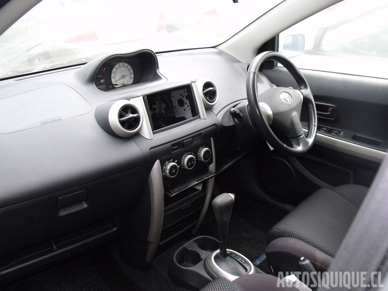 Archivo:Toyota IST 1 interior.jpeg