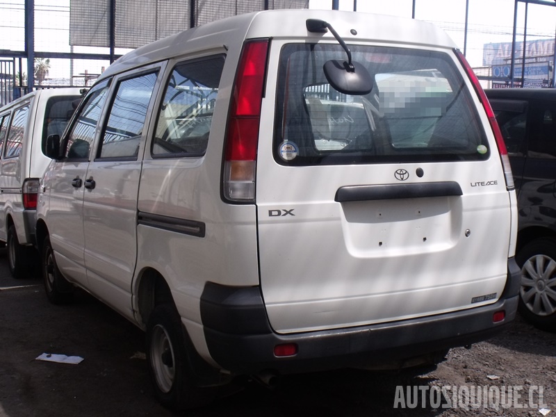 Archivo:Toyota Lite Ace Van posterior (12-1998 - 01-2008).jpeg