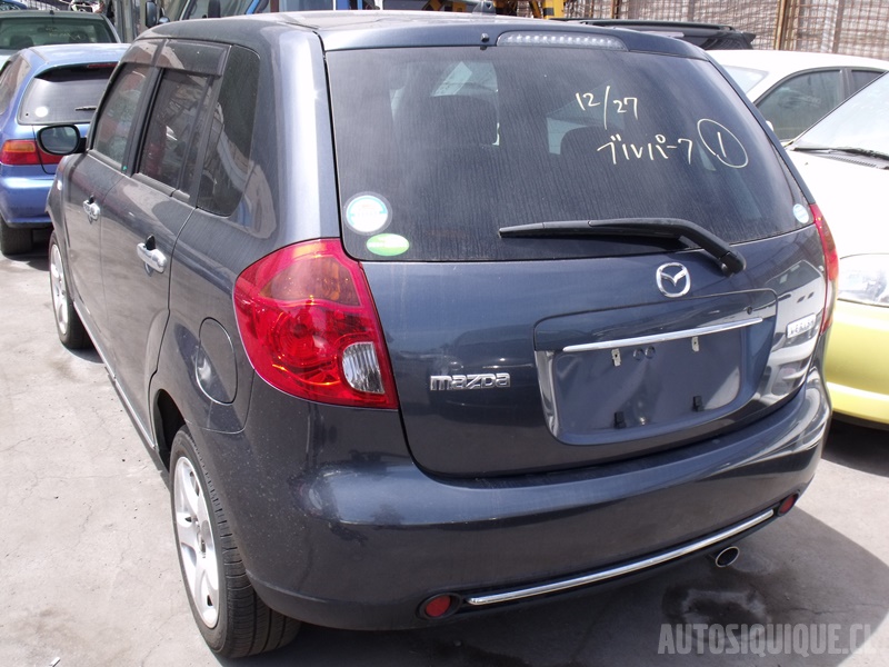 Archivo:Mazda Verisa vista posterior con cromado (08-2006 - 10-2015).jpeg