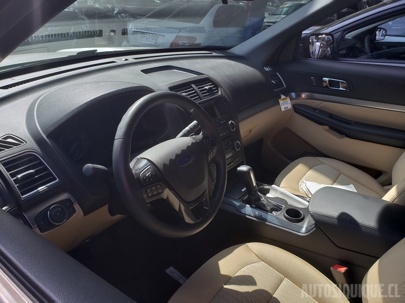 Archivo:Ford Explorer 5ta gen interior (MY2016 - 2019).jpeg