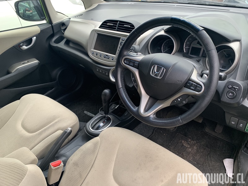 Archivo:Honda Fit Hybrid 1era gen interior.jpeg