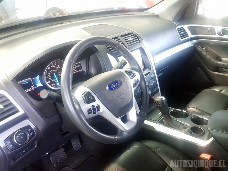 Archivo:Ford Explorer 5ta gen interior (MY2011 - 2015).jpeg