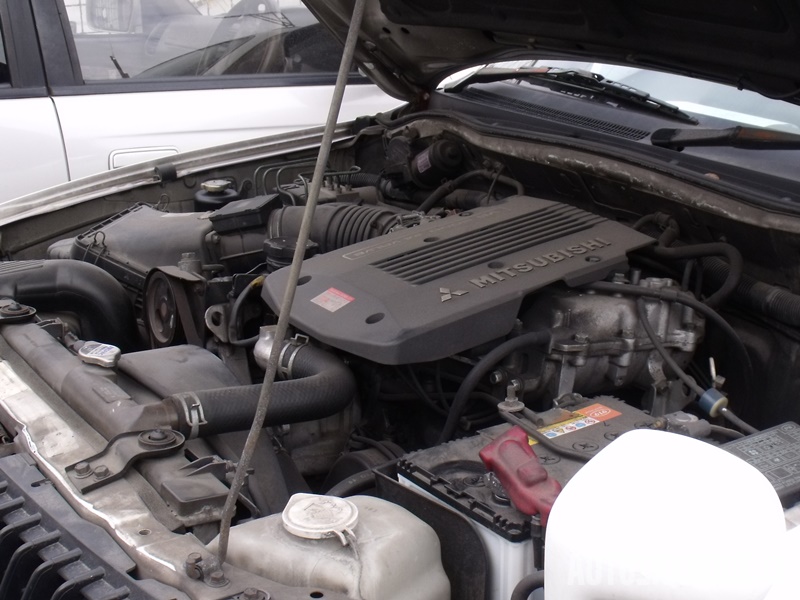 Archivo:Motor 6G72 en un Mitsubishi Challenger.jpeg