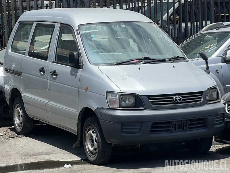 Archivo:Toyota Lite Ace Van frontal (12-1998 - 01-2008).jpeg