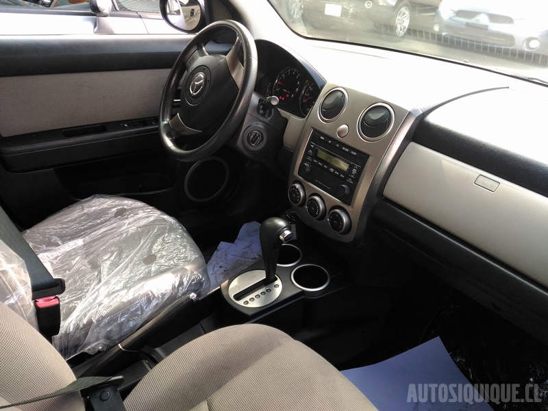 Archivo:Mazda Verisa interior convertido LHD (06-2004 - 08-2006).jpeg