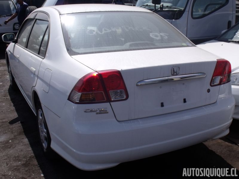 Archivo:Civic Ferio 3 09-2003 - 09-2005 REAR.jpeg