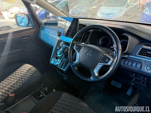 Delica D5 02-2019 DIESEL INTERIOR.jpeg